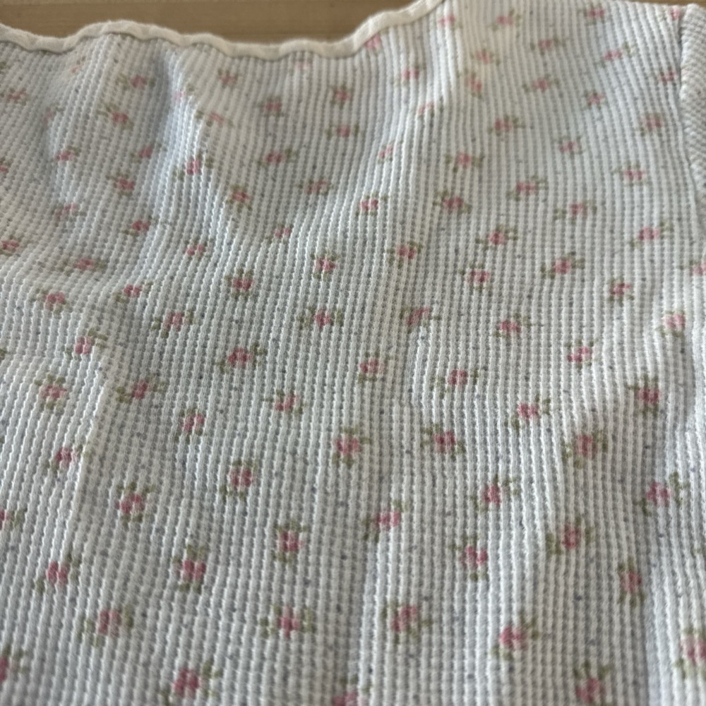 White flowered Ribbed Top - Picture 4 of 4